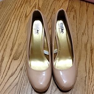 Skin color Like new platform heels elegant sz 8 classy